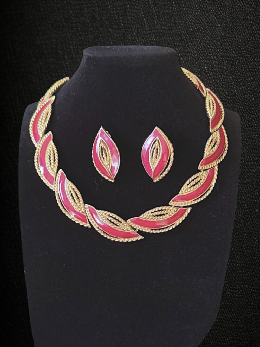 Vintage Trifari Red Enamel Gold Tone Leaf Necklace Earring Set Signed 70s 80s